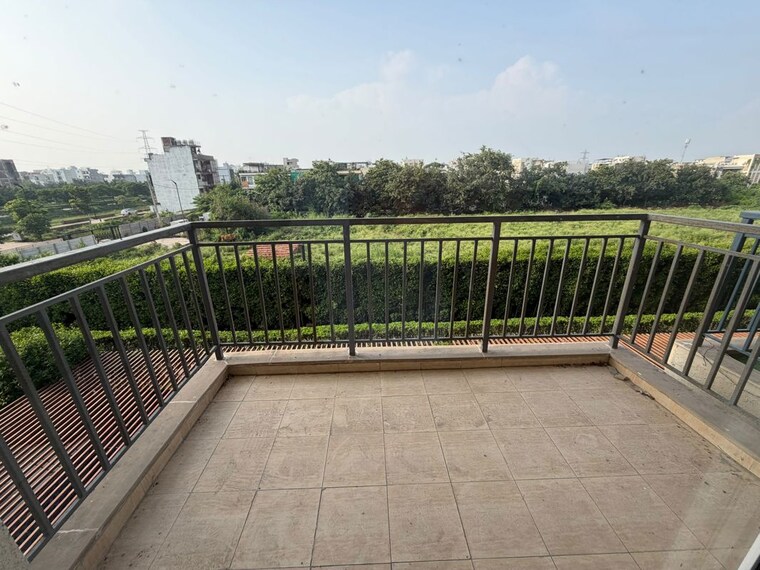 Balcony, green fields colony 3 Bedroom 250 Sq.Yd. Builder Floor In Green Fields Colony Faridabad 10724097