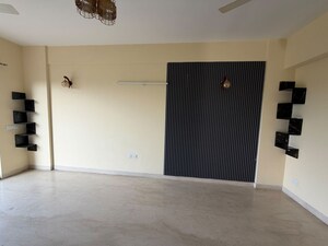 Room in 3 BHK Builder Floor at Green Fields Colony – for Rent