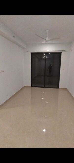 Room in 2 BHK Apartment at Risland The Icon, Dhokali – for Rent