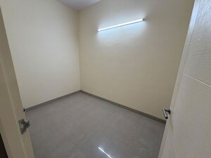 Room in 2.5 BHK Apartment at Emaar Emerald Estate, Sector 65 – for Rent