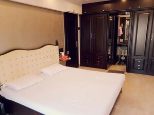 3 BHK Apartment For Rent in Khar West