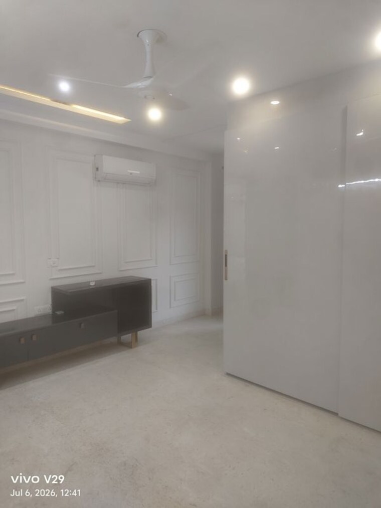 Room, unitech-deerwood-chase 3 Bedroom 277 Sq.Yd. Builder Floor In Nirvana Country Gurgaon 10724110