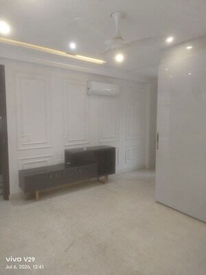 Room in 3 BHK Builder Floor at Unitech Deerwood Chase, Nirvana Country – for Rent