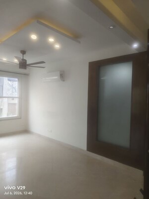 Room in 3 BHK Builder Floor at Unitech Deerwood Chase, Nirvana Country – for Rent