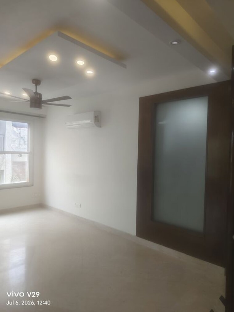 Room, unitech-deerwood-chase 3 Bedroom 277 Sq.Yd. Builder Floor In Nirvana Country Gurgaon 10724110