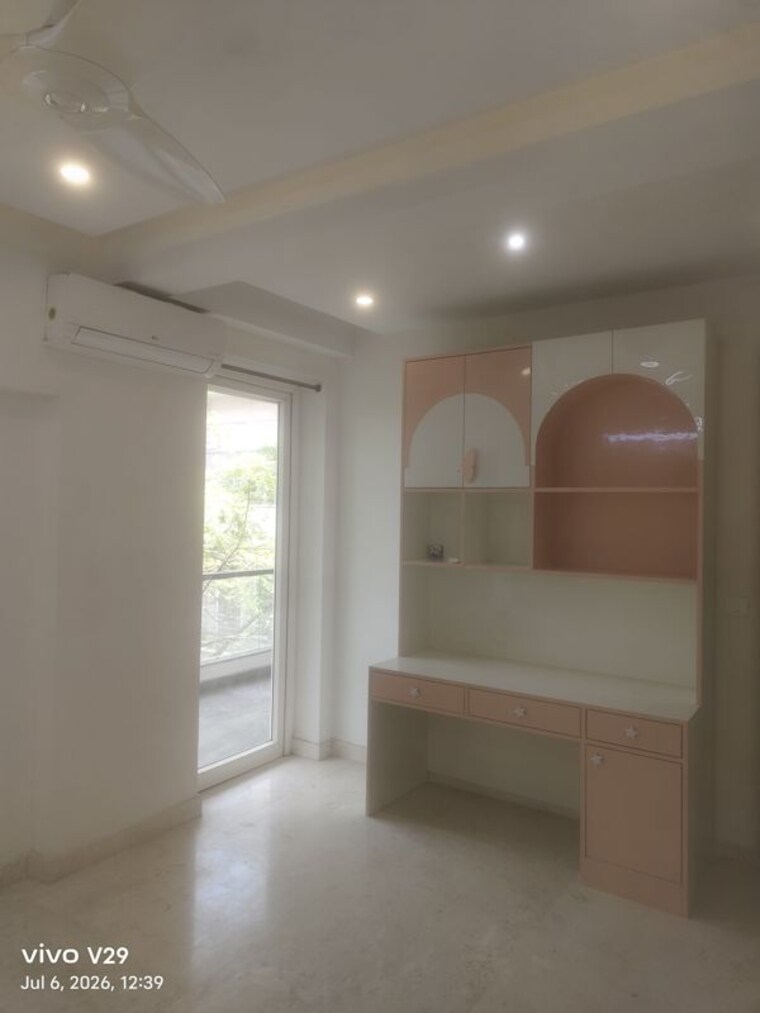 Room, unitech-deerwood-chase 3 Bedroom 277 Sq.Yd. Builder Floor In Nirvana Country Gurgaon 10724110