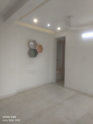 Room in 3 BHK Builder Floor at Unitech Deerwood Chase, Nirvana Country – for Rent