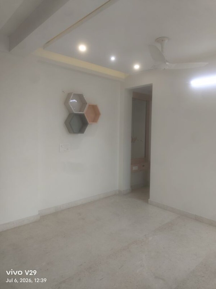 Room, unitech-deerwood-chase 3 Bedroom 277 Sq.Yd. Builder Floor In Nirvana Country Gurgaon 10724110