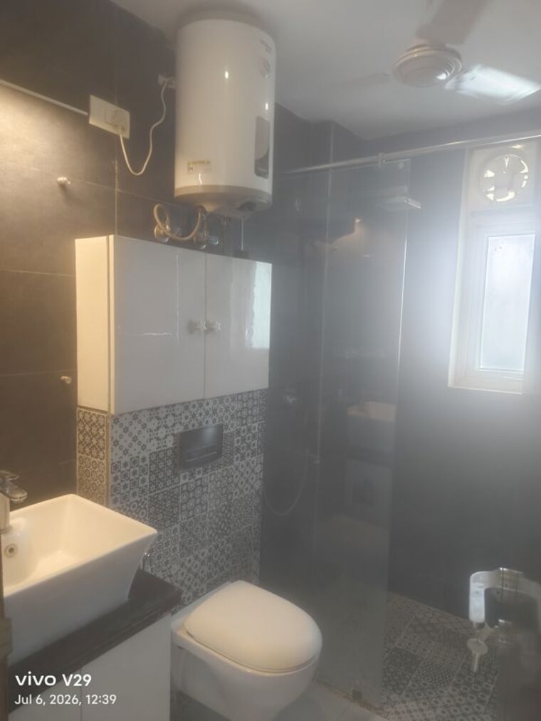 Bathroom, unitech-deerwood-chase 3 Bedroom 277 Sq.Yd. Builder Floor In Nirvana Country Gurgaon 10724110