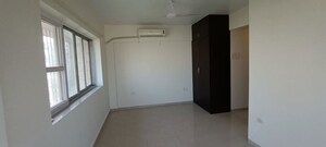 Room in 4 BHK Apartment at Avinash House, Khar West – for Rent