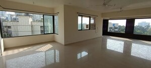 Room in 4 BHK Apartment at Avinash House, Khar West – for Rent