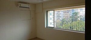 Room in 4 BHK Apartment at Avinash House, Khar West – for Rent