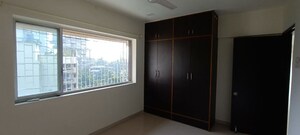 Room in 4 BHK Apartment at Avinash House, Khar West – for Rent