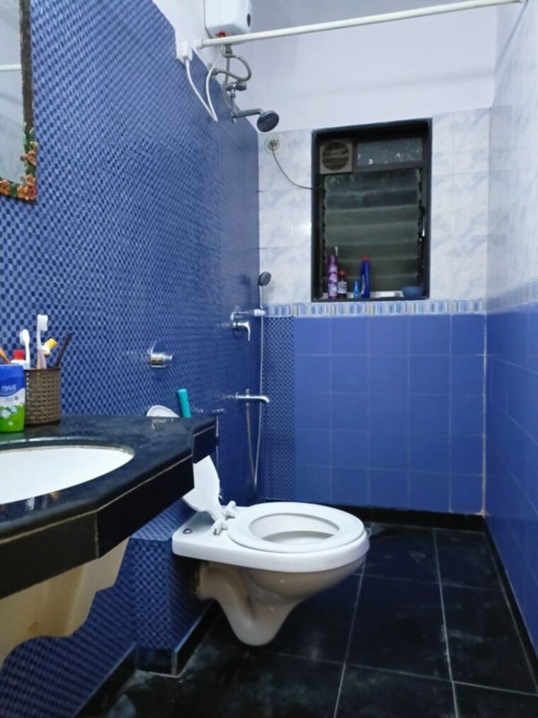 Bathroom, avinash-house 4 Bedroom 1800 Sq.Ft. Apartment In Khar West Mumbai 10724146
