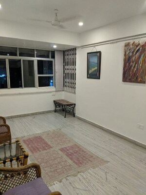 2 BHK Apartment For Rent in Khar West