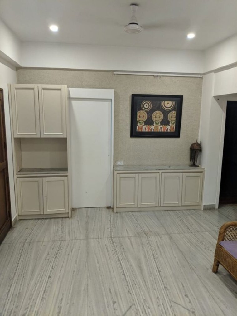 Room, khar west 2 Bedroom 700 Sq.Ft. Apartment In Khar West Mumbai 10724149