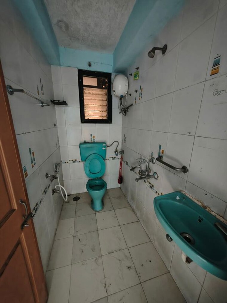 Bathroom, gajra-bhoomi-tower 3 Bedroom 1480 Sq.Ft. Apartment In Kharghar Navi Mumbai 10724050
