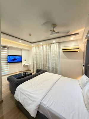 Bedroom in 2 BHK Apartment at Experion Capital, Gomti Nagar – for Rent