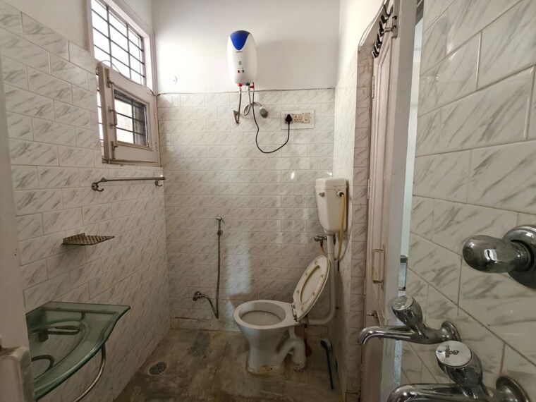 Bathroom, sector 5 3 Bedroom 2200 Sq.Ft. Independent House In Sector 5 Panchkula 10724184