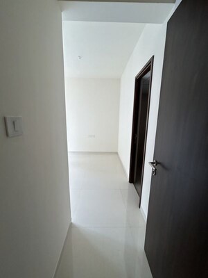 Furnished Amenities in 2 BHK Apartment at Kalpataru Vivant, Jogeshwari East – for Rent