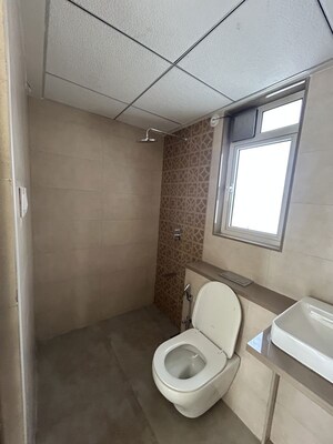 Room in 2 BHK Apartment at Kalpataru Vivant, Jogeshwari East – for Rent