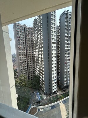 Furnished Amenities in 2 BHK Apartment at Kalpataru Vivant, Jogeshwari East – for Rent