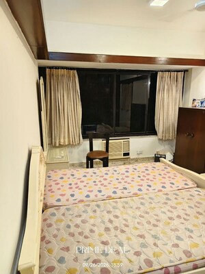 Bedroom in 2 BHK Apartment at Juhu – for Rent