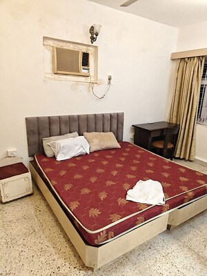 2 BHK Apartment For Rent in Juhu