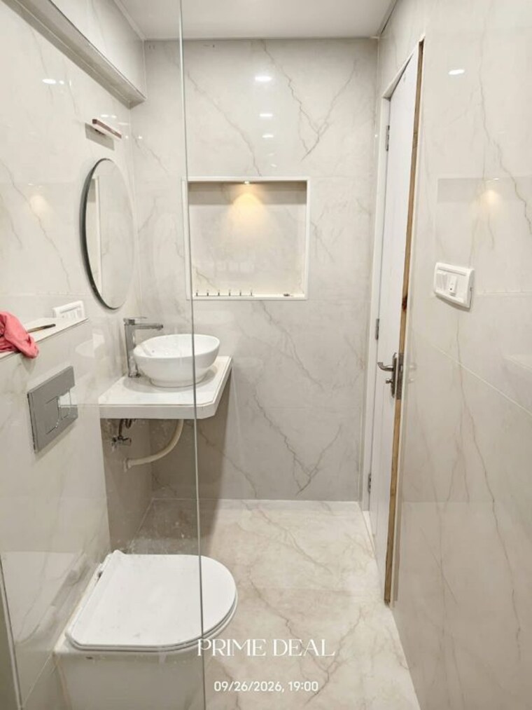 Bathroom, juhu 2 Bedroom 700 Sq.Ft. Apartment In Juhu Mumbai 10724198