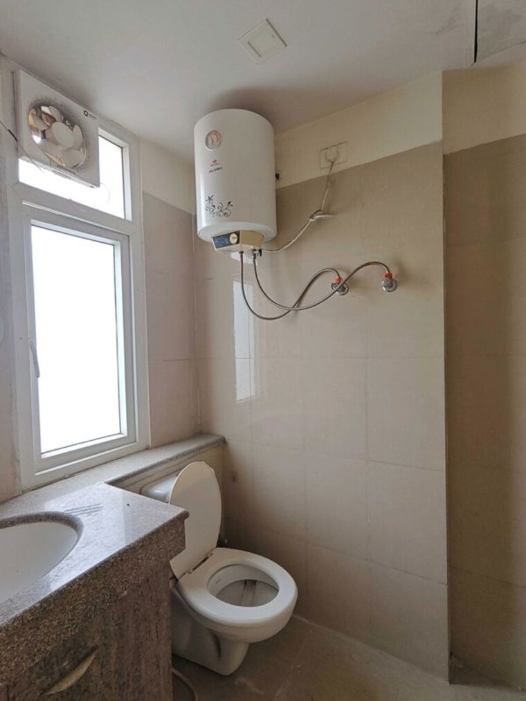 Bathroom, sector 22 3 Bedroom 1550 Sq.Ft. Builder Floor In Sector 22 Gurgaon 10724208