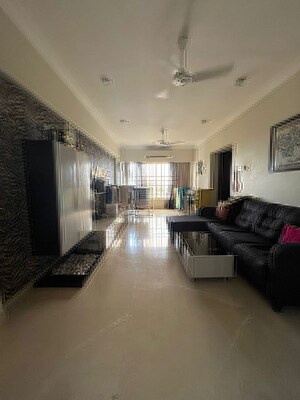 2 BHK Apartment For Rent in Breezy Heights, Bandra West