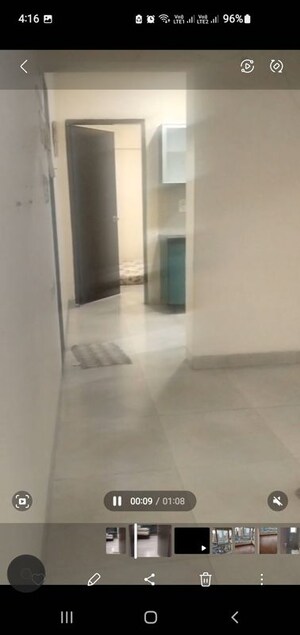 Room in 1 BHK Apartment at Conwood Astoria, Goregaon East – for Rent