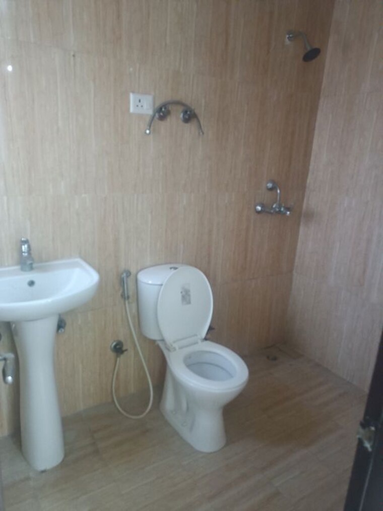Bathroom, samridhi-luxuriya-avenue 3 Bedroom 1495 Sq.Ft. Apartment In Sector 150 Noida 10724226