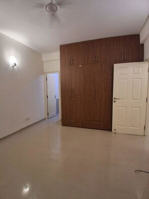 Room in 4 BHK Apartment at Emaar MGF Emerald Hills, Sector 65 – for Rent