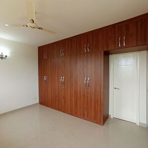 Room in 4 BHK Apartment at Emaar MGF Emerald Hills, Sector 65 – for Rent