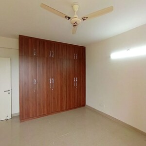 Room in 4 BHK Apartment at Emaar MGF Emerald Hills, Sector 65 – for Rent