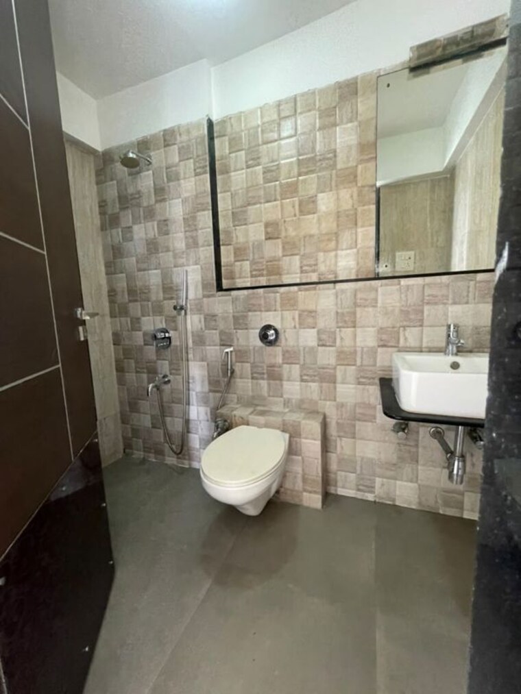 Bathroom, shubham-sri-kalpana-padma-tower 4 Bedroom 1600 Sq.Ft. Apartment In Chembur Mumbai 10724230