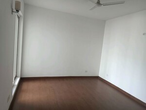 Room in 3 BHK Builder Floor at Sector 21 – for Rent