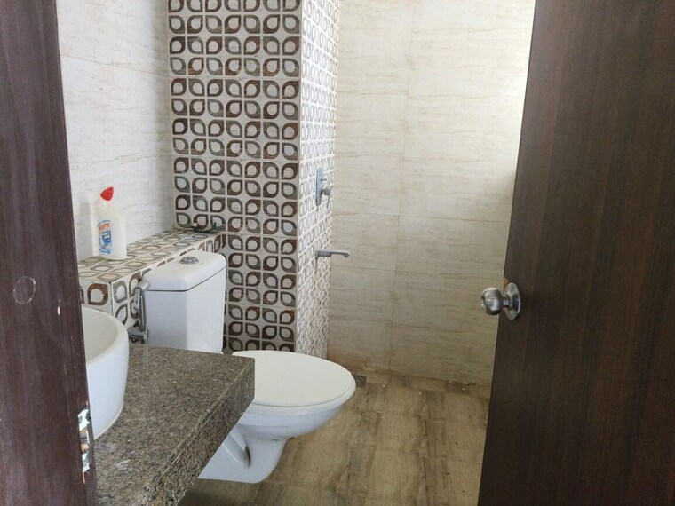 Bathroom, sector 21 3 Bedroom 1550 Sq.Ft. Builder Floor In Sector 21 Gurgaon 10724276