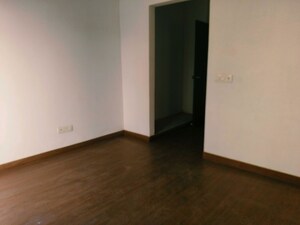 Room in 3 BHK Builder Floor at Sector 21 – for Rent
