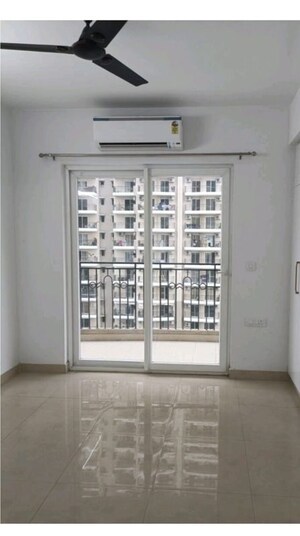Room in 2.5 BHK Apartment at Trident Embassy Reso, Sector 1 Greater Noida – for Sale