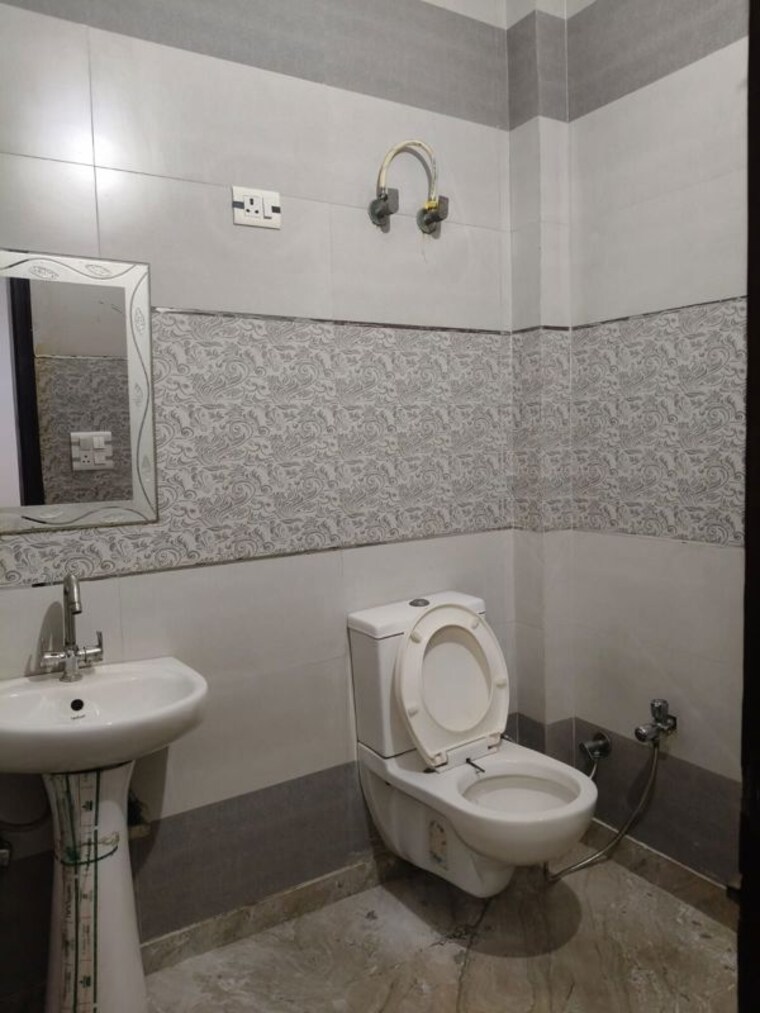 Bathroom, rohini 2 Bedroom 800 Sq.Ft. Builder Floor In Rohini Delhi 10722443