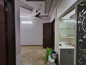 Room in 2 BHK Builder Floor at Rohini – for Rent