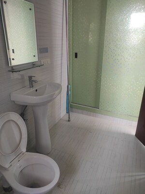 Bathroom in 3 BHK Apartment at Omaxe R2, Gomti Nagar – for Rent