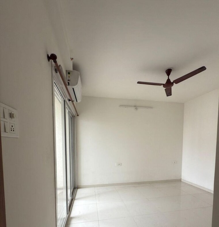 undefined, godrej-emerald 3 Bedroom 900 Sq.Ft. Apartment In Ghodbunder Road Thane 10724395