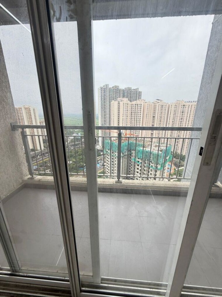 Balcony, godrej-emerald 3 Bedroom 900 Sq.Ft. Apartment In Ghodbunder Road Thane 10724395