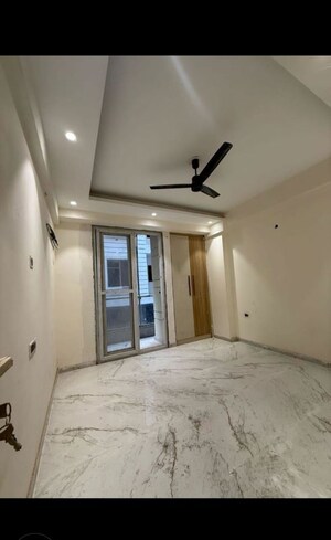 Room in 3 BHK Builder Floor at Sector 22 – for Rent