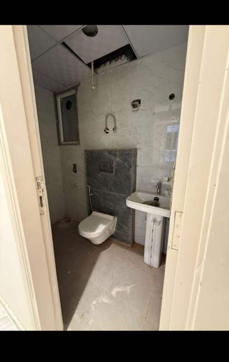 Bathroom, sector 22 3 Bedroom 1550 Sq.Ft. Builder Floor In Sector 22 Gurgaon 10724405