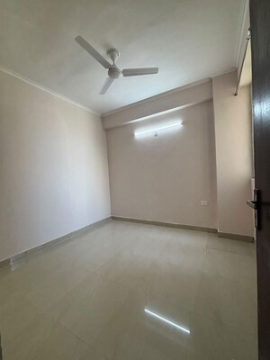 Room in 2.5 BHK Apartment at Amrapali Verona Heights, Tech Zone 4 Greater Noida – for Sale