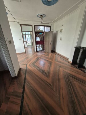 Hall in 2.5 BHK Builder Floor at Mayur Vihar – for Rent